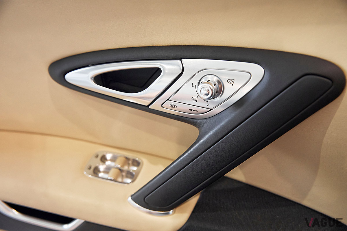 約1億7000万円で落札されたブガッティ「ヴェイロンEB16.4」（C）2021 Courtesy of RM Sotheby's