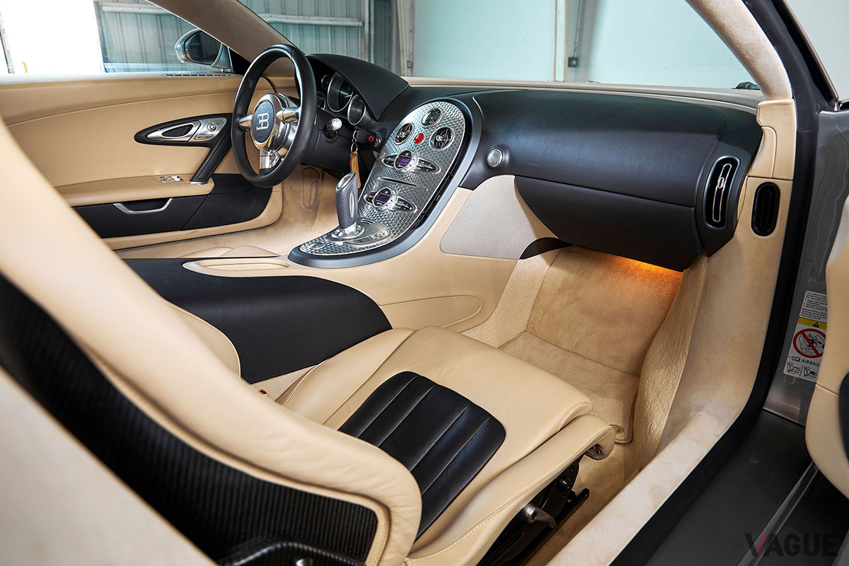 約1億7000万円で落札されたブガッティ「ヴェイロンEB16.4」（C）2021 Courtesy of RM Sotheby's