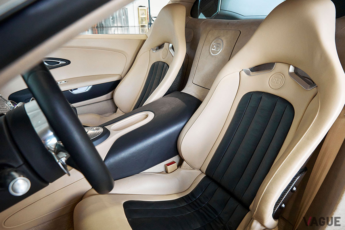 約1億7000万円で落札されたブガッティ「ヴェイロンEB16.4」（C）2021 Courtesy of RM Sotheby's