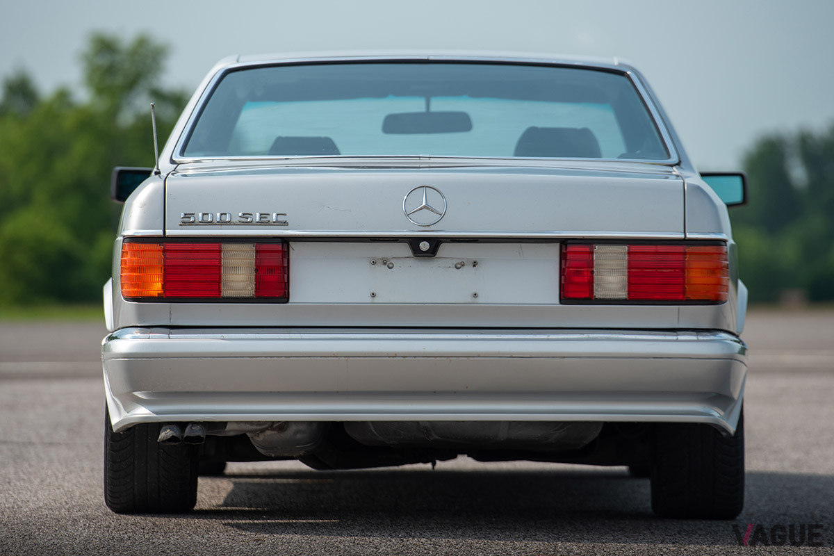 約183万円で落札されたメルセデス・ベンツ「500SEC」（C）2021 Courtesy of RM Sotheby's