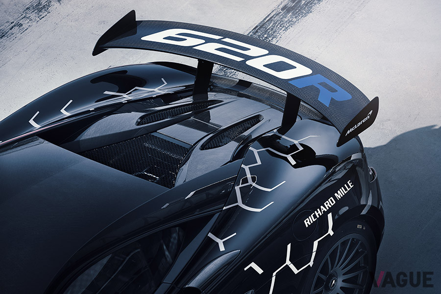 レース仕様の「570S GT4」をベースとしたことが、リアのウイングからもよく伝わる