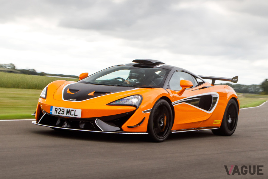 レース仕様の「570S GT4」をベースにさらにパフォーマンスを強化した「620R」