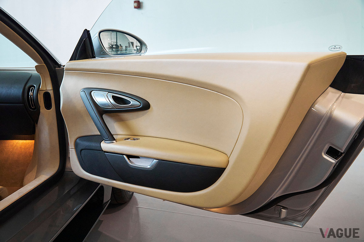 約1億7000万円で落札されたブガッティ「ヴェイロンEB16.4」（C）2021 Courtesy of RM Sotheby's