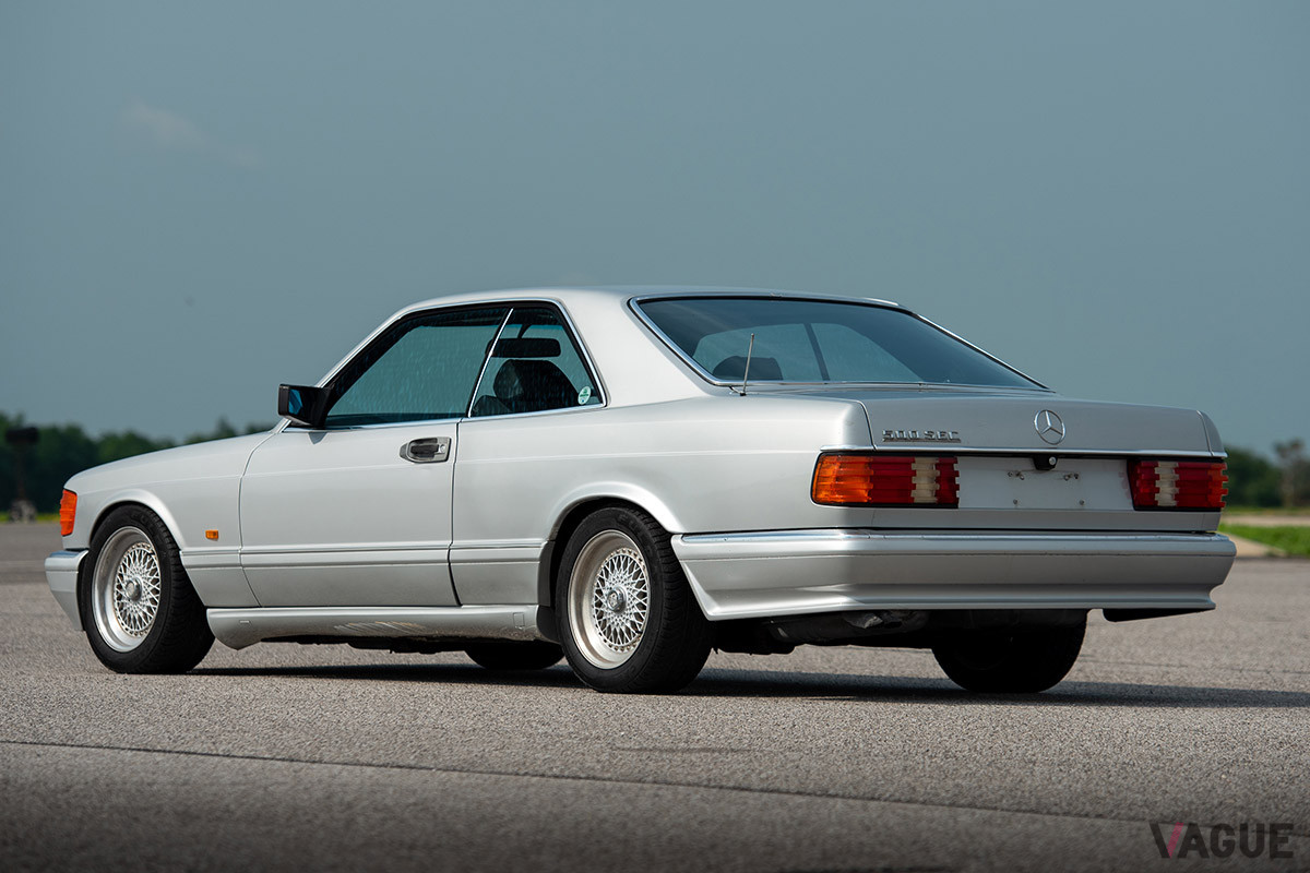 約183万円で落札されたメルセデス・ベンツ「500SEC」（C）2021 Courtesy of RM Sotheby's