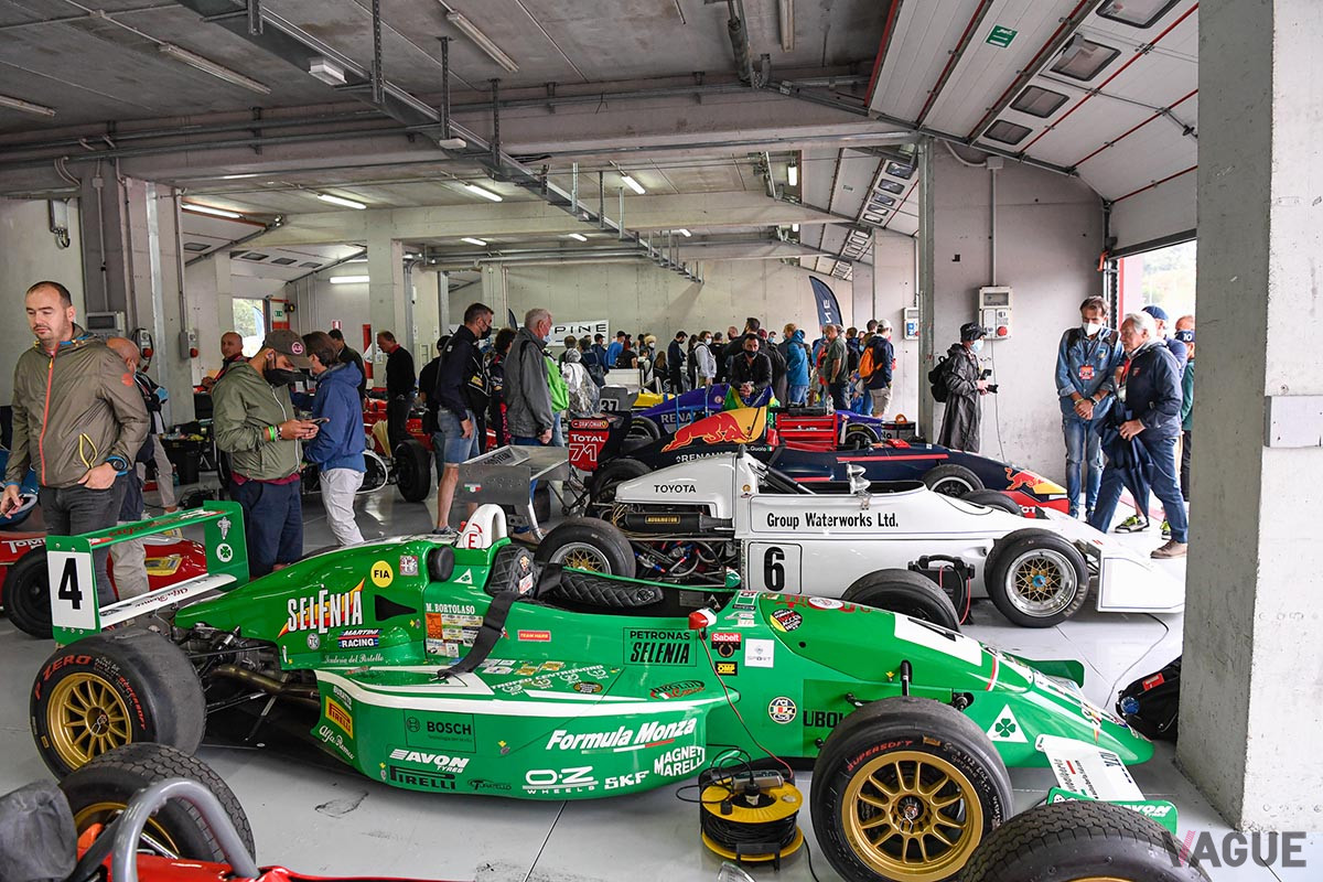 ピットウォークの時間は、大勢で賑わった