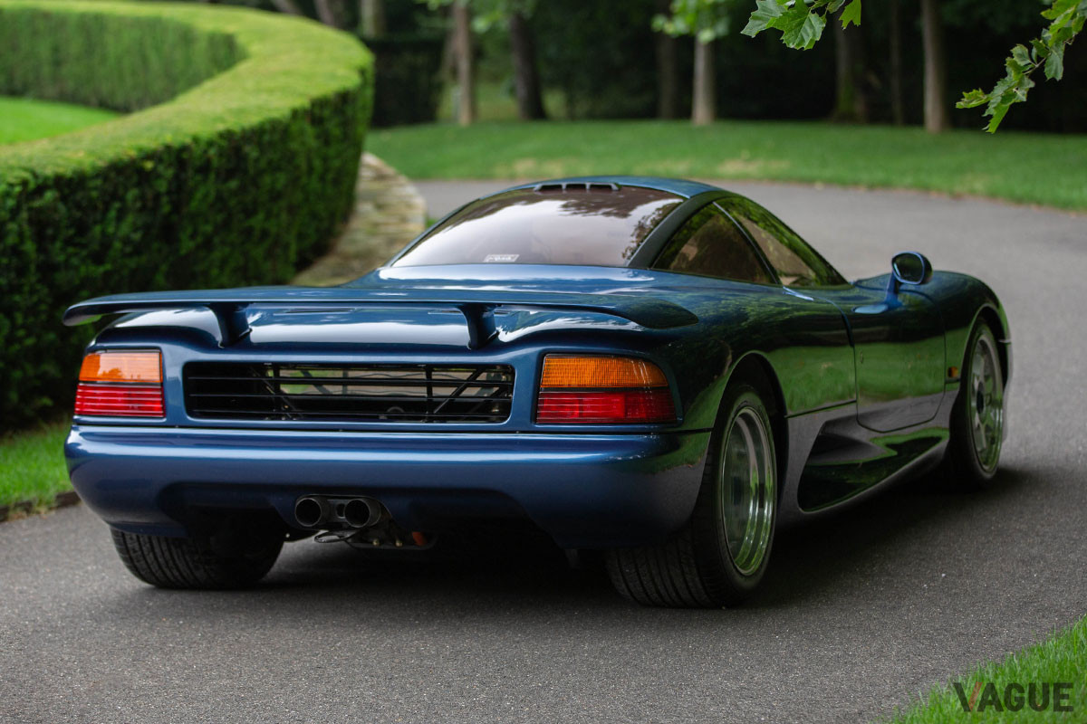 およそ2億円で落札されたジャガー「XJR-15」（C）2021 Courtesy of RM Sotheby's