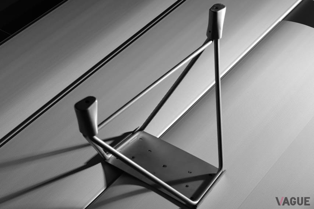 直径12mmのステンレススチール製の丸鋼を3次元曲げ加工している