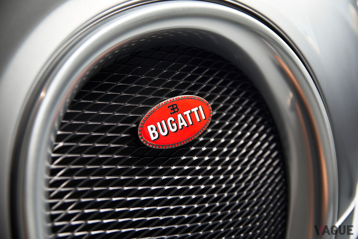 約1億7000万円で落札されたブガッティ「ヴェイロンEB16.4」（C）2021 Courtesy of RM Sotheby's
