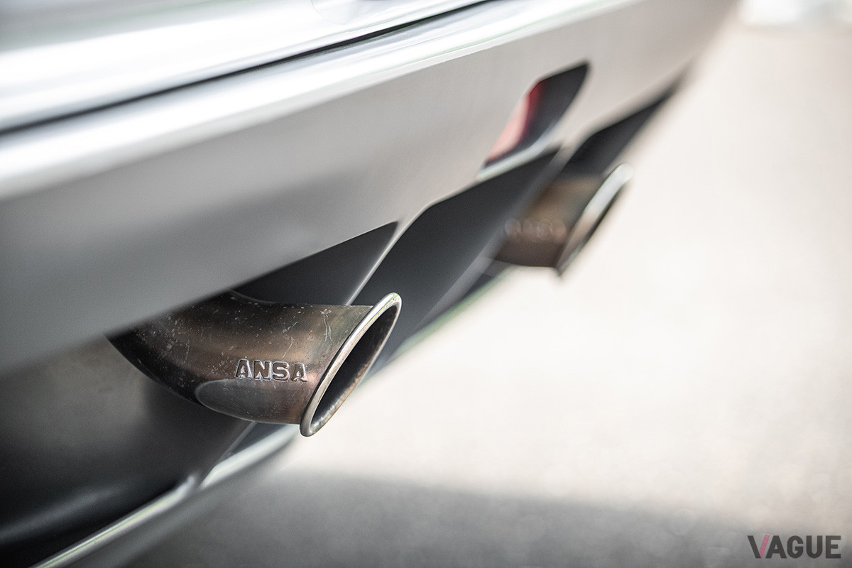 約3億600万円で落札されたブガッティ「EB110 SS」（C）2021 Courtesy of RM Sotheby's