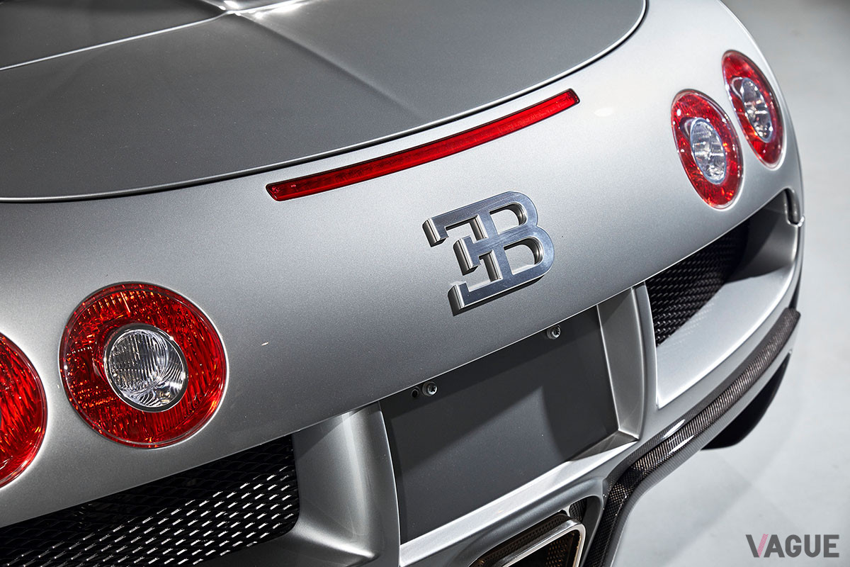 約1億7000万円で落札されたブガッティ「ヴェイロンEB16.4」（C）2021 Courtesy of RM Sotheby's