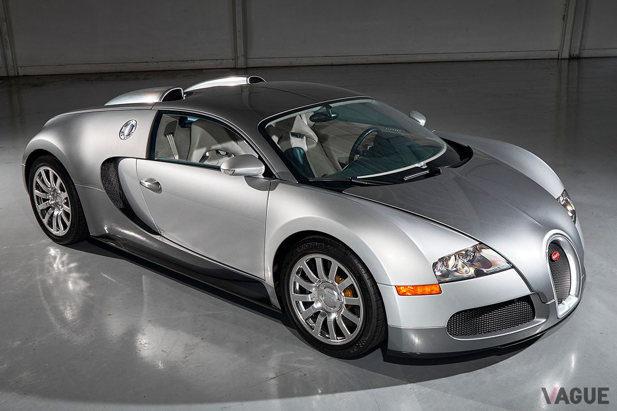約1億7000万円で落札されたブガッティ「ヴェイロンEB16.4」（C）2021 Courtesy of RM Sotheby's