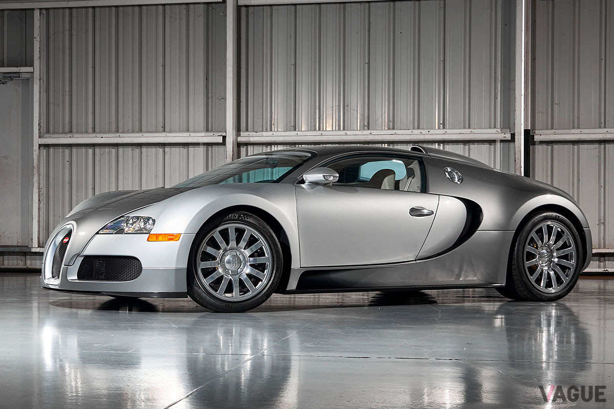 約1億7000万円で落札されたブガッティ「ヴェイロンEB16.4」（C）2021 Courtesy of RM Sotheby's