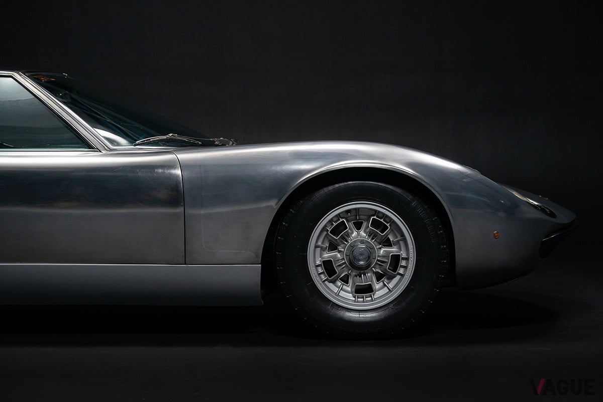 約2億3085万円で落札されたランボルギーニ「ミウラP400S」（C）2021 Courtesy of RM Sotheby's