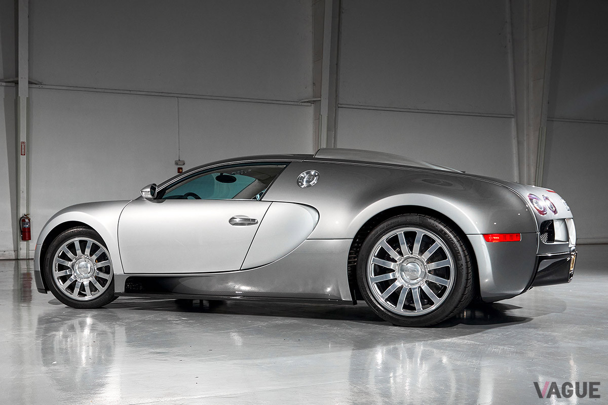約1億7000万円で落札されたブガッティ「ヴェイロンEB16.4」（C）2021 Courtesy of RM Sotheby's