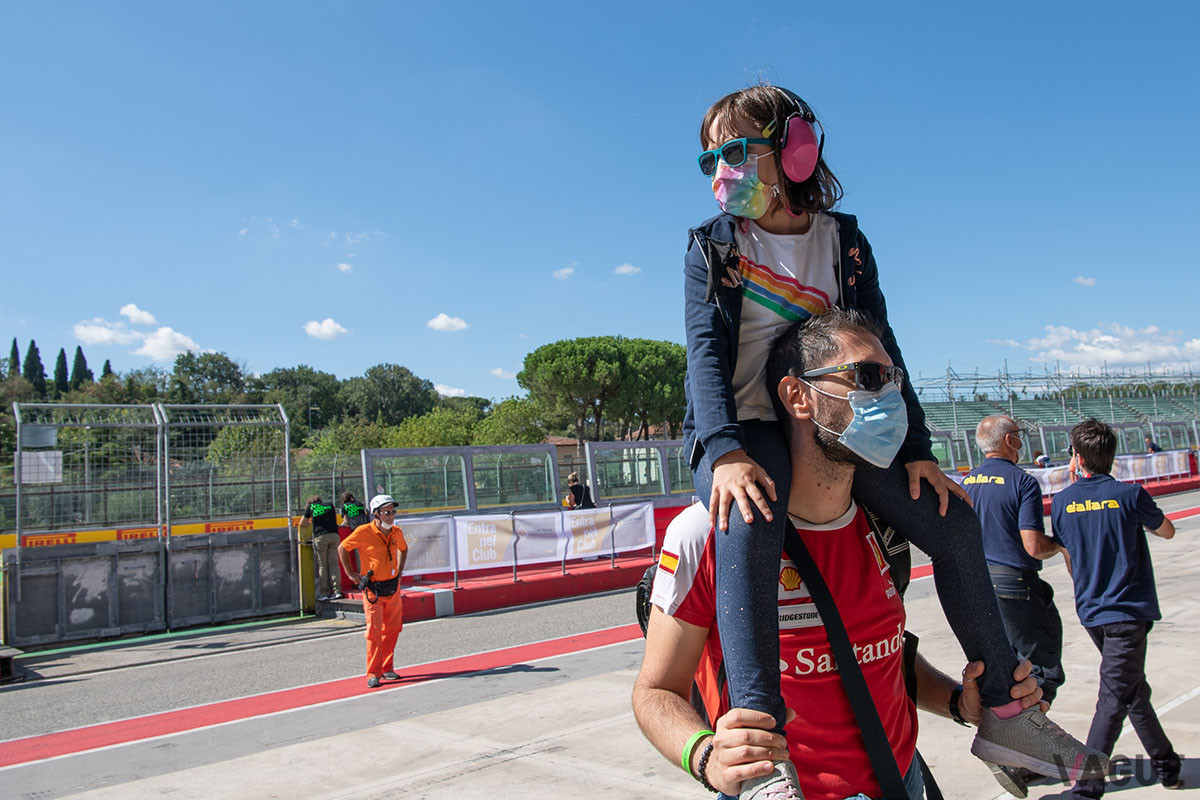 親子連れの観客