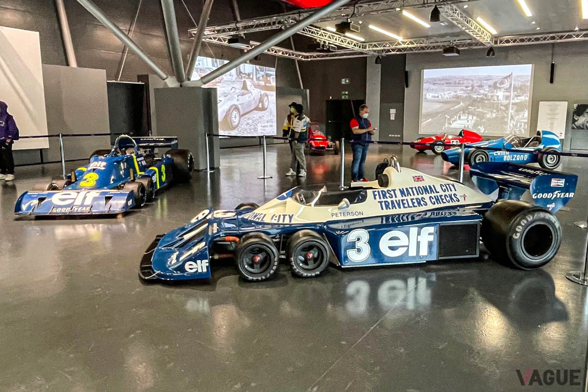 ティレル「P34／2」と「P34／5」の2台が展示された