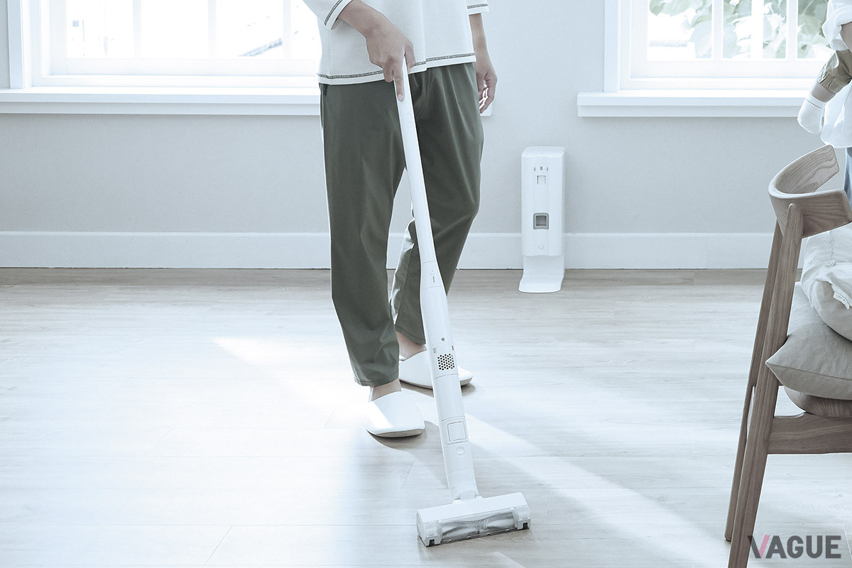 ダストボックスを0.05リットルまで小さくできた結果、クリーナー本体の重量を約1.5kgまでシェイプアップ。いつでも気軽に掃除できる