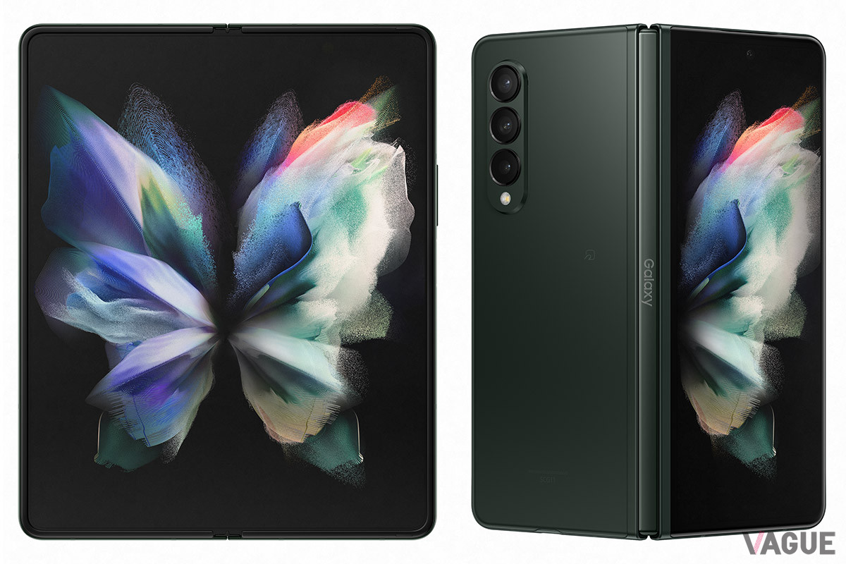 普段は横幅約67mmのスリムさながら、開くと約7.6インチのタブレットサイズになる「Galaxy Z Fold3 5G」。タブレットサイズで使う場合、3つのアプリを同時に利用できる