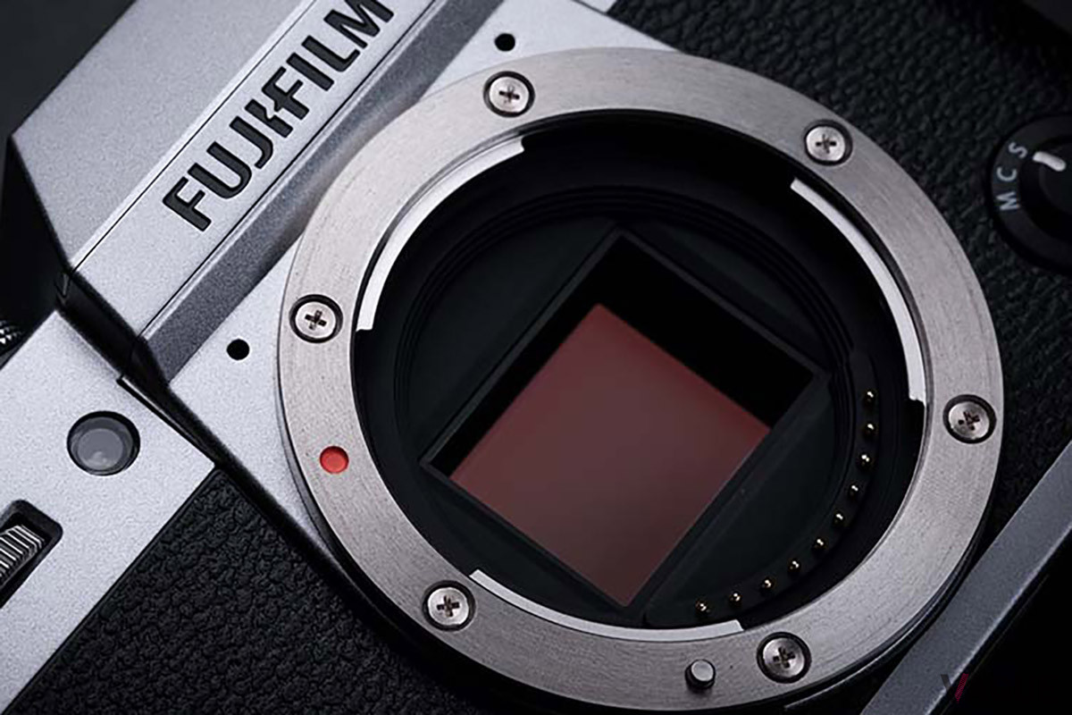 有効約2610万画素のAPS-Cセンサー“X-Trans CMOS 4”や、高速処理が可能な画像処理エンジン“X-Processor 4”の搭載で、静止画も動画もハイクオリティ