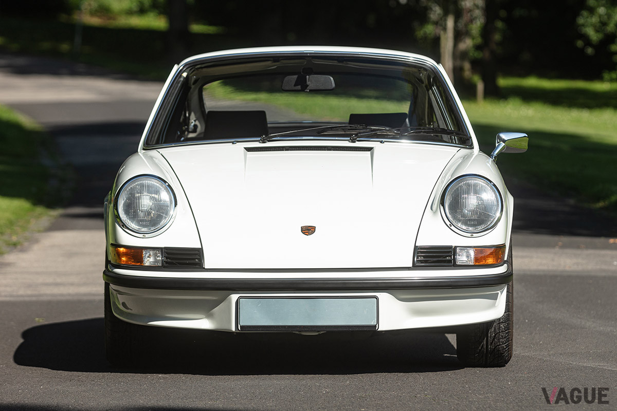 およそ6135万円で落札されたポルシェ「911カレラRS 2.7ツーリング」（C）2021 Courtesy of RM Sotheby's