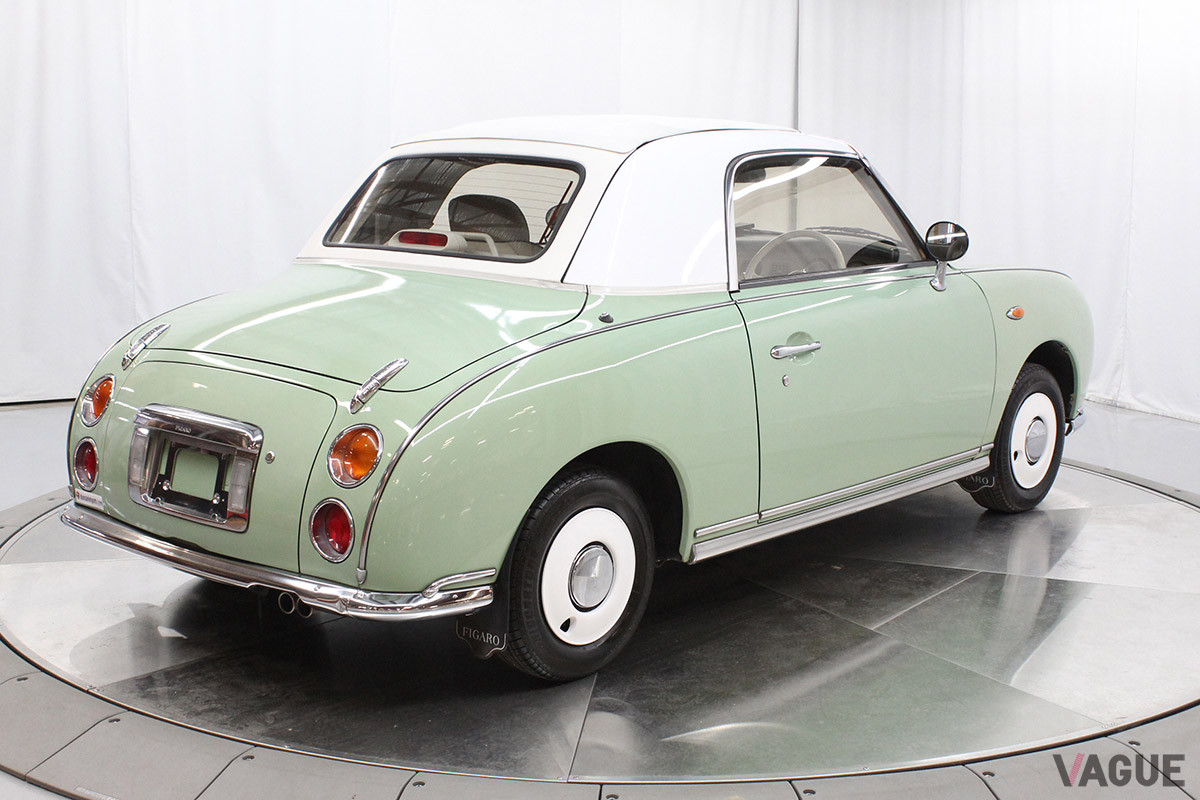 およそ160万円で落札された日産「フィガロ」（C）2021 Courtesy of RM Sotheby's