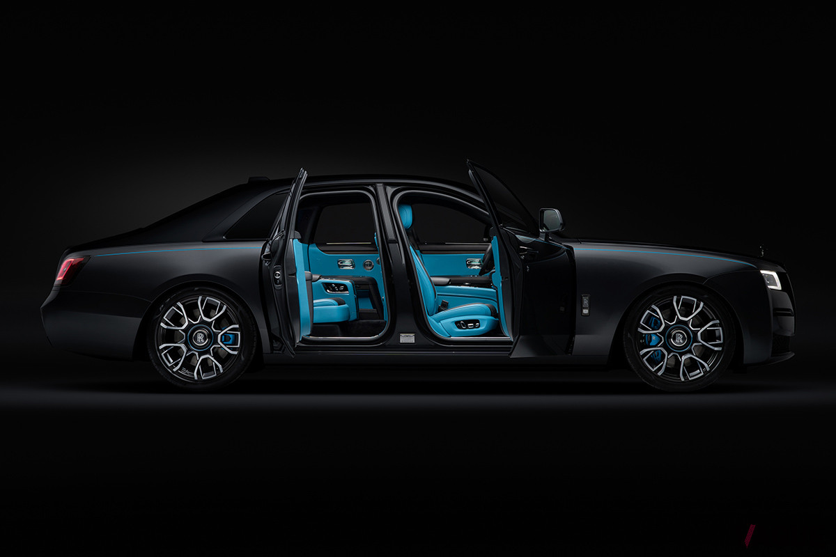 「ゴースト」は前後ドアが観音開きだ