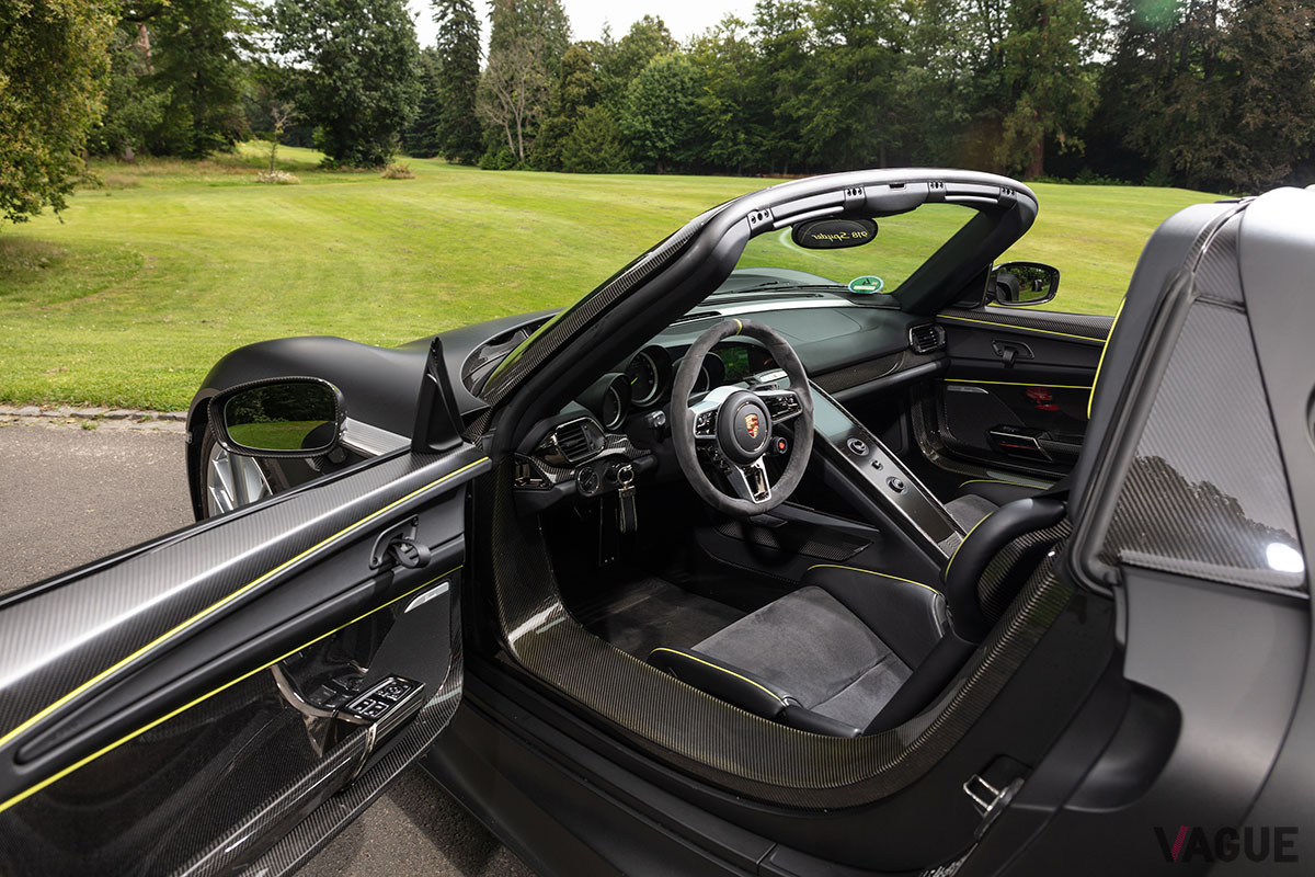 およそ1億7000万円で落札されたポルシェ「918スパイダー・ヴァイザッハ」（C）2021 Courtesy of RM Sotheby's