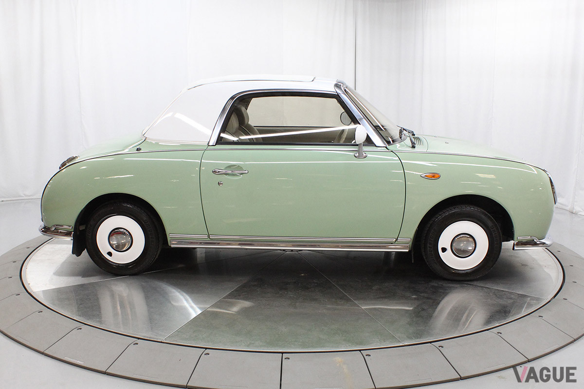 およそ160万円で落札された日産「フィガロ」（C）2021 Courtesy of RM Sotheby's