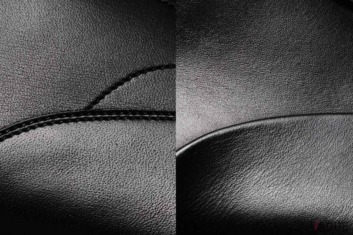 第1弾（写真左）は繊細な水シボ革を採用していたが、第2弾（写真右）はスムースレザーを使用することで、エレガントな印象とした