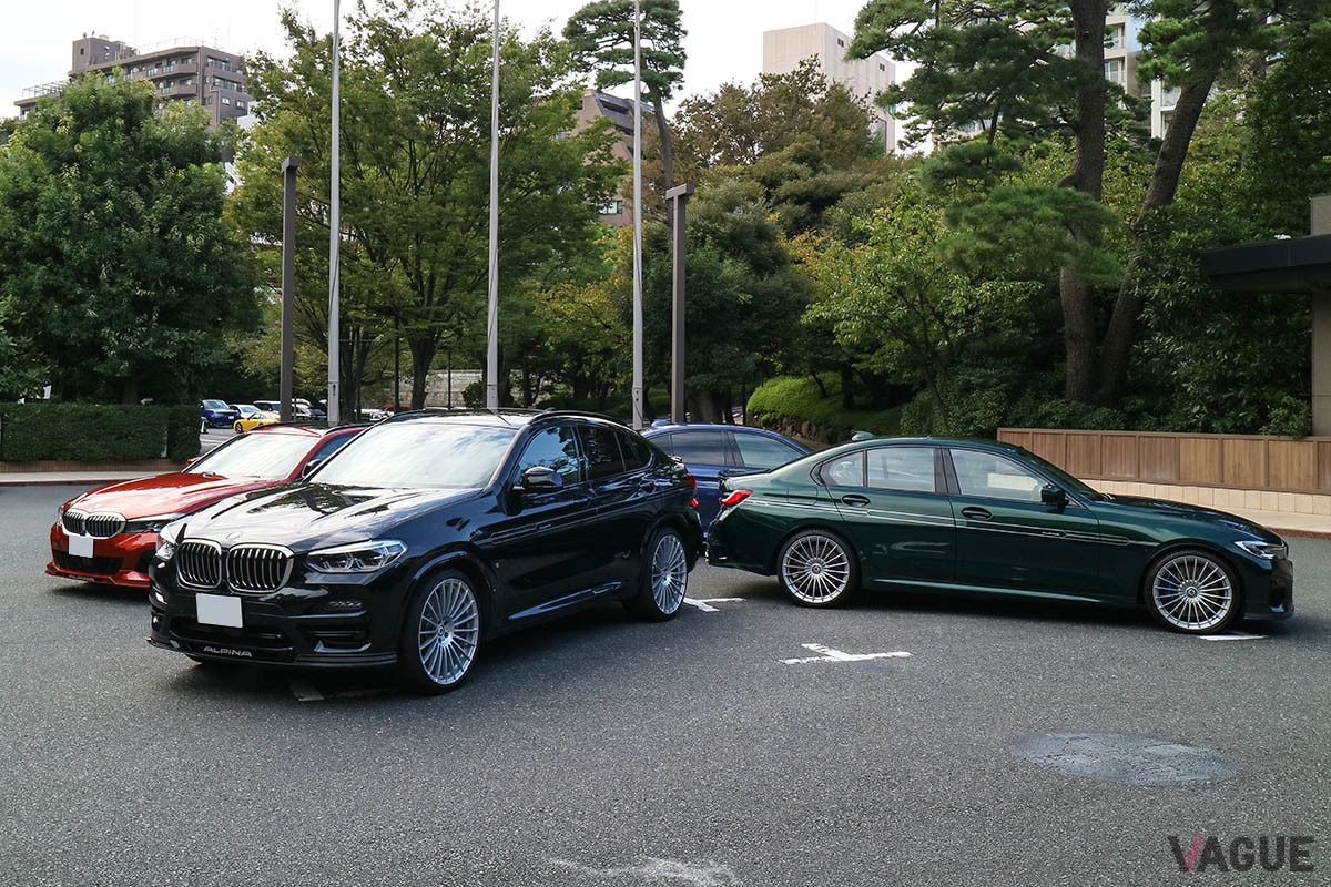 発表会が開催された八芳園のエントランス前には、最新モデルが並べられていた