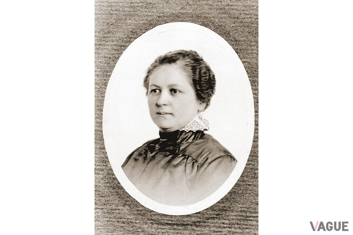 かつては挽いたコーヒー豆を湯に浸して抽出するのが一般的だったが、創業者あるメリタ・ベンツは、ペーパーでろ過してコーヒーを抽出するペーパードリップシステムを考案した