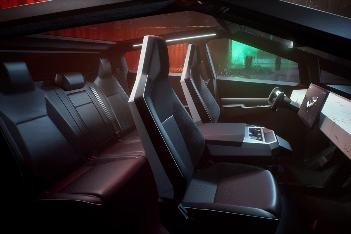 テスラらしいミニマムなインテリア。前席のセンターは座席にすることも可能だという（C）Tesla