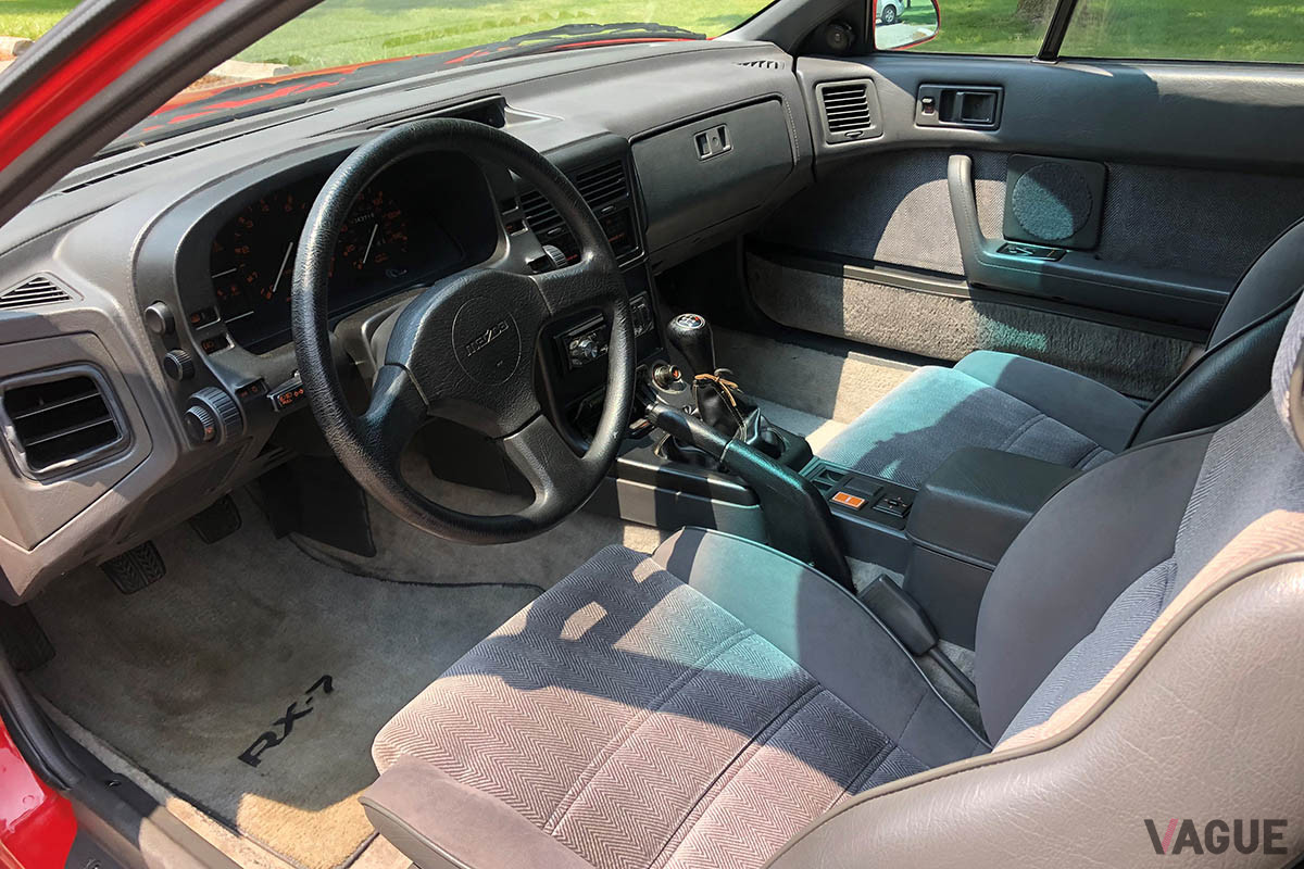 177万円で落札されたマツダ「RX-7カブリオレ」（C）2021 Courtesy of RM Sotheby's