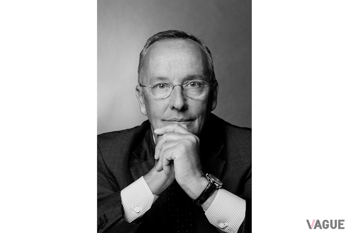 イタリア出身のデザイナー、ワルター・デ・シルヴァ氏。過去にはフォルクスワーゲン（VW）グループ全体のデザインを担当し、VW「シロッコ」やアウディ「A5」のデザインをおこなった人物でもある（C）Silk EV-FAW