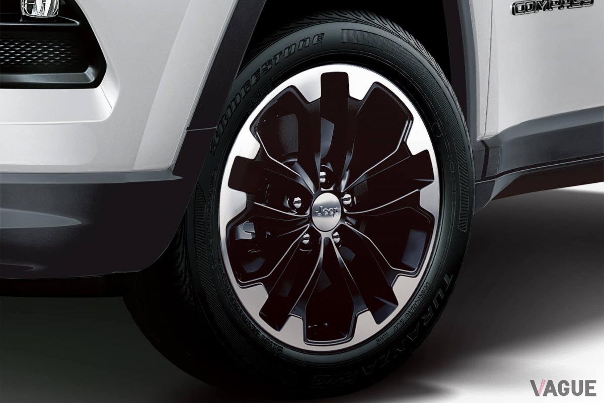 ジープ「コンパス・ロンジチュード4×4」の17インチアルミホイール