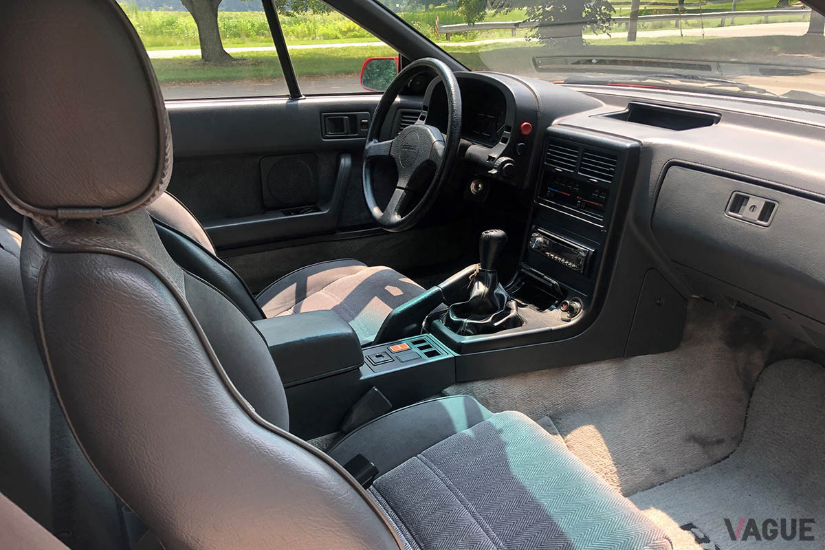 177万円で落札されたマツダ「RX-7カブリオレ」（C）2021 Courtesy of RM Sotheby's