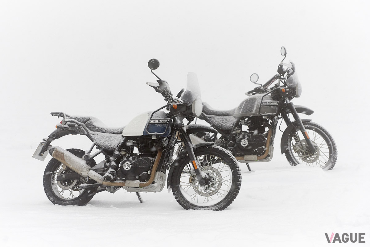 アイスランドのラングヨークトル氷河での「Himalayan」を使ったテスト走行