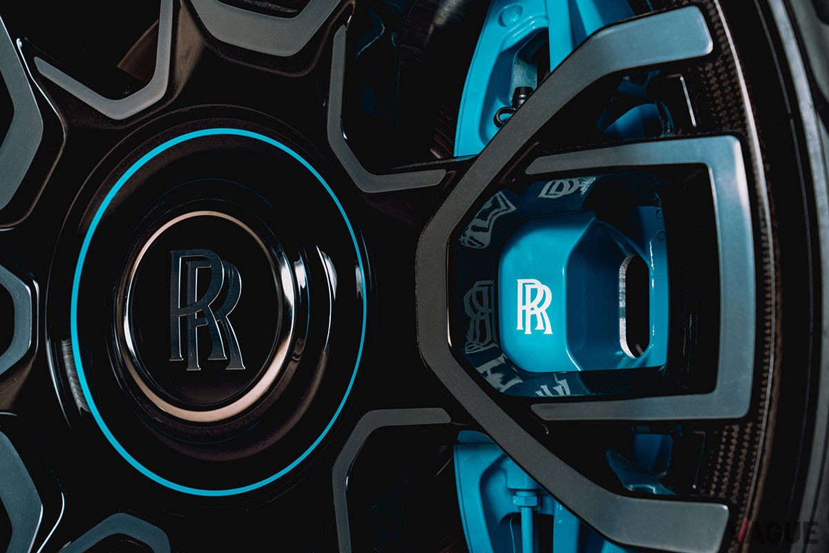 バレル部分に22層のカーボンファイバーを3方向に交差させて配置した「ビスポーク21インチ・コンポジット・ホイール・セット」