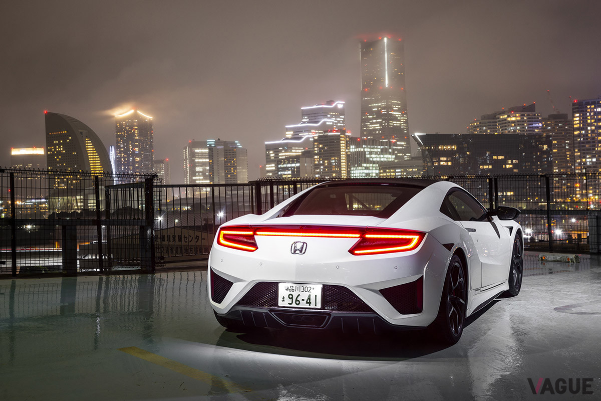 スーパーカーではあり得ないほど後方視界がいい
