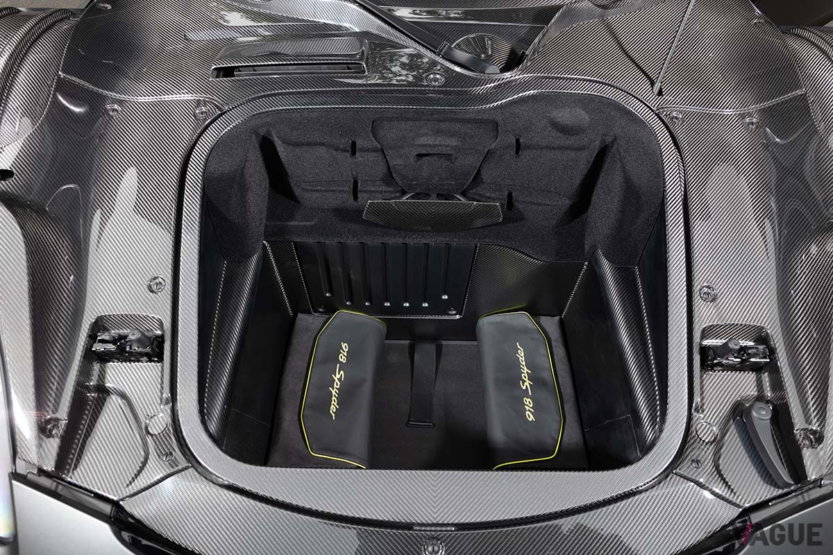 およそ1億7000万円で落札されたポルシェ「918スパイダー・ヴァイザッハ」（C）2021 Courtesy of RM Sotheby's