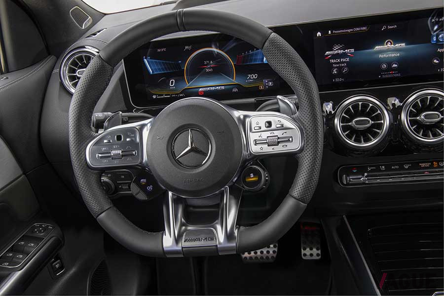 メルセデスAMG「GLA 35 4MATIC」のインパネ