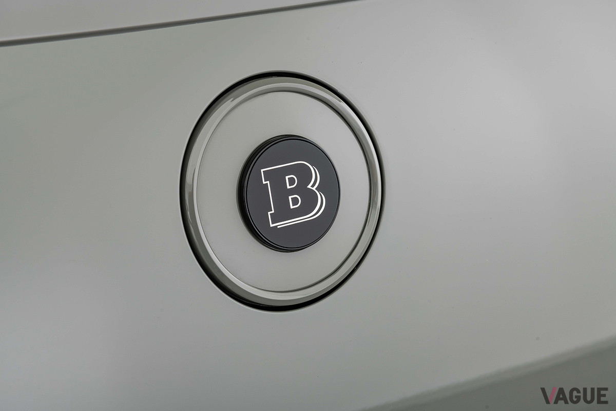 スリーポインテッドスターの代わりに「B」のエンブレムがセットされる