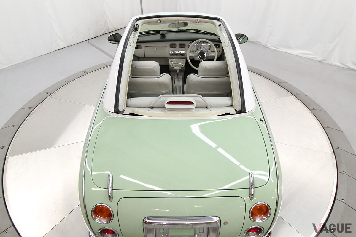 およそ160万円で落札された日産「フィガロ」（C）2021 Courtesy of RM Sotheby's