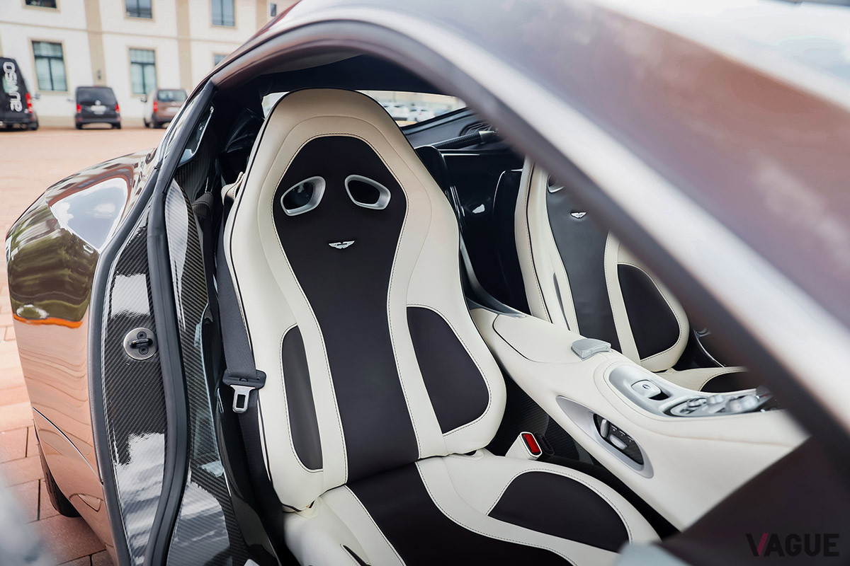 約2億800万円で落札されたアストンマーティン「One-77」（C）2021 Courtesy of RM Sotheby's