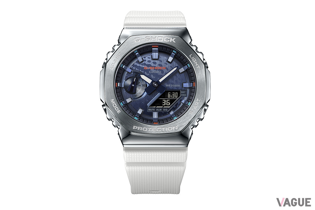 ゴルフボールのモチーフを全面にあしらうが、ネイビーカラーのおかげで落ち着いた印象