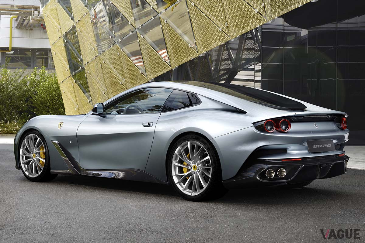ベースが「GTC4ルッソ」とは思えないクーペスタイル