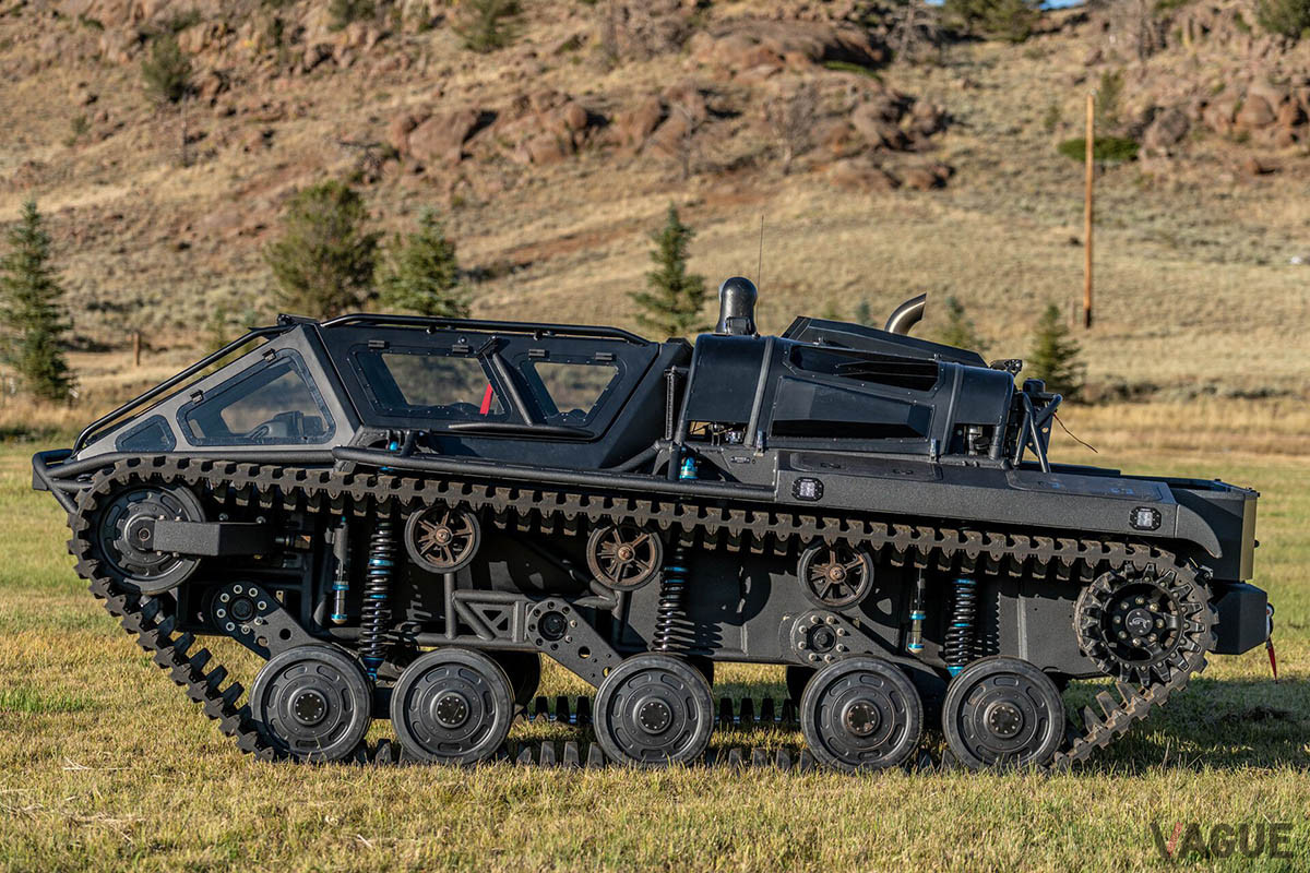 ゴム製クローラーは金属製と比べ、道路に与えるダメージが少ない。これが公道走行できる理由のひとつだ（C）Hemmings