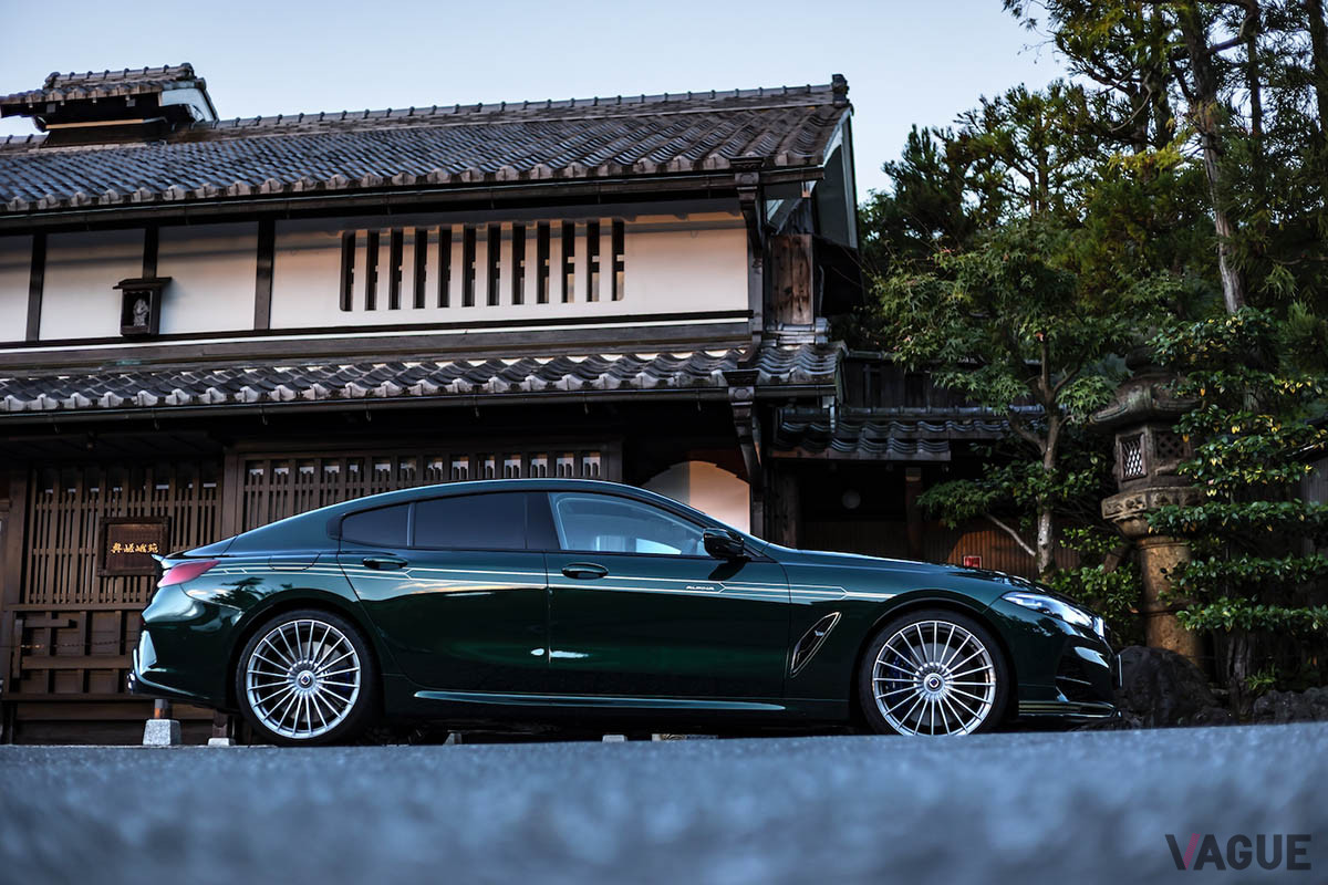 全長5090mmと大柄なボディだが、後輪操舵が搭載されているため取り回しは悪くない。高速域では前輪と同位相に、低速域では逆位相に2.3度操舵する（C）タナカヒデヒロ