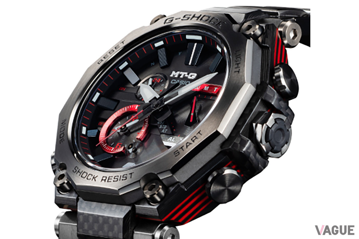 G-SHOCKのイメージカラーであるレッドを積層カーボンにも採用
