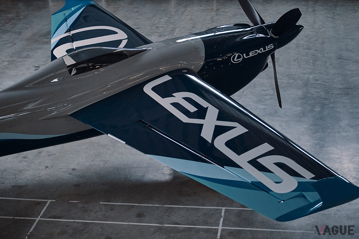 紺色の翼にLEXUSのロゴが描かれる（C）Lexus Pathfinder Air Racing／Yusuke Kashiwazaki